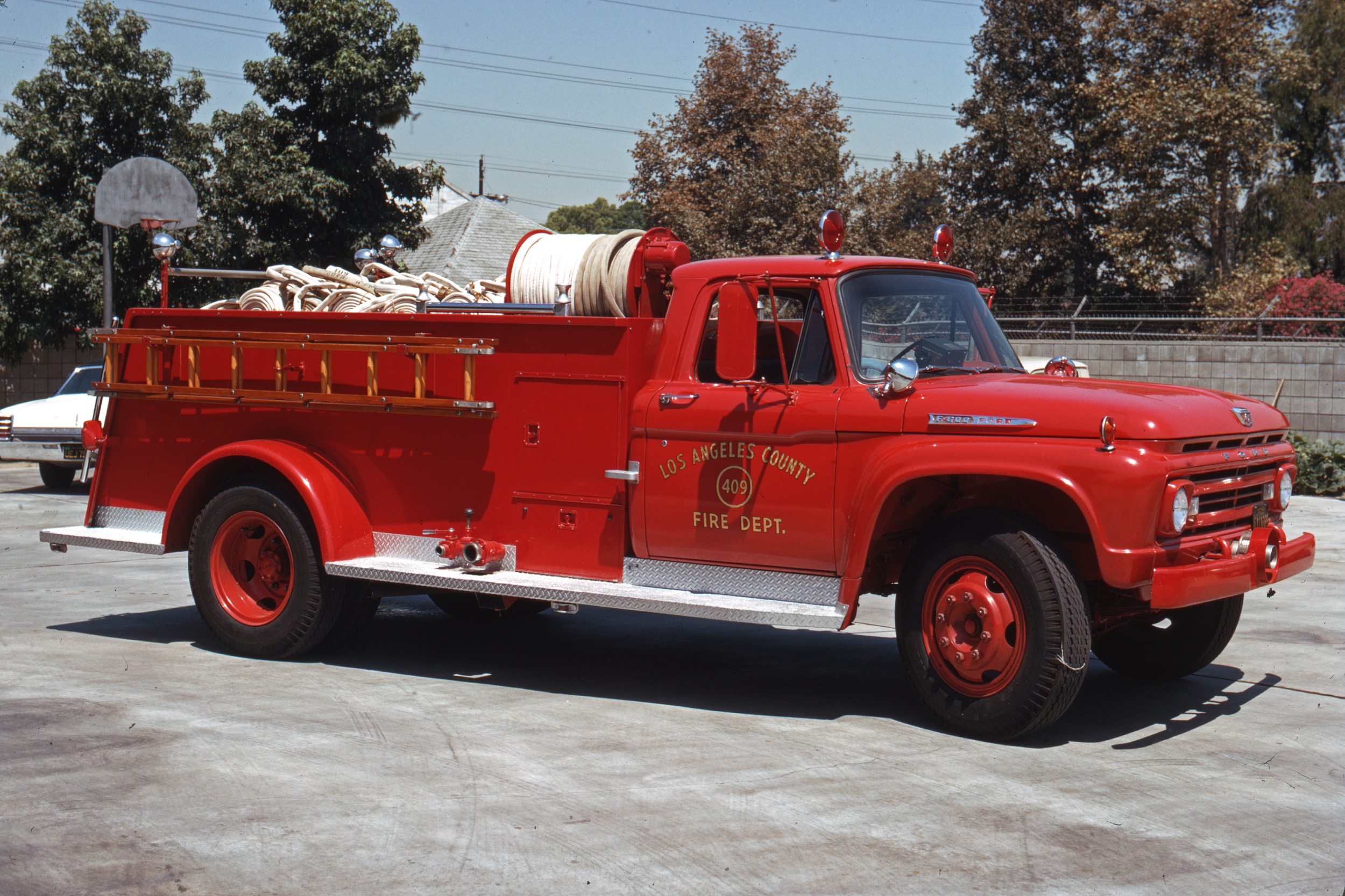 LACoFD Engine 409. 44560 @ FS 31.jpg